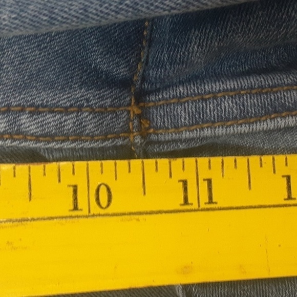 Universal Thread Lightwash Plus Size Rolled Hem Shorts - Picture 7 of 10